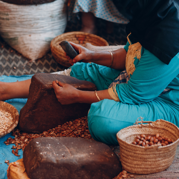 Oasis_Black_-_Organic_Botanical_Skincare_-_Minimally_Processed_Organic_Ingredients_-_Cold_Pressed_Carrier_Oils_-_Argan_Oil_Kernel_Processing_by_hand_-_square.png